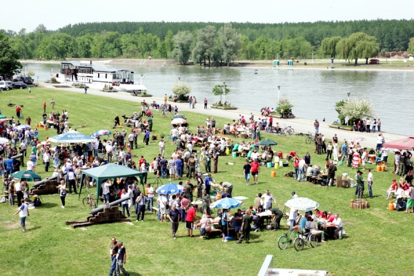 Lovci na Danima vina i turizma u Tvrđi